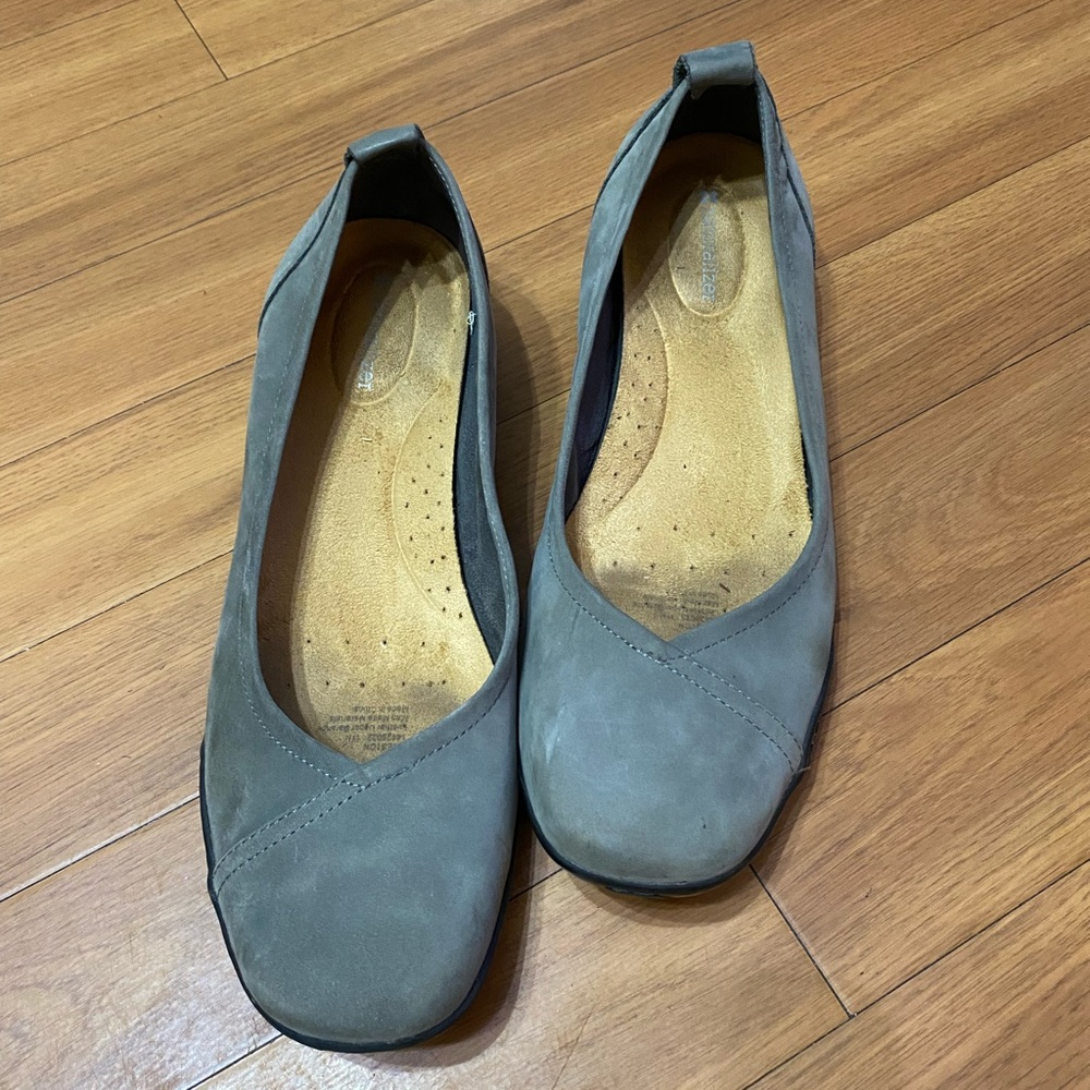 Naturalizer Gray Loafers for Versatile Style